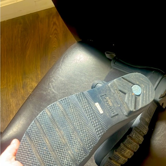Size 9 hunter boots. Worn once to tight near ankles - Picture 2 of 2